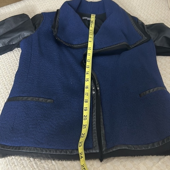 Vince Boucle’ Sweater Jacket with Leather Sleeves and a trim Size 4 - Picture 9 of 10